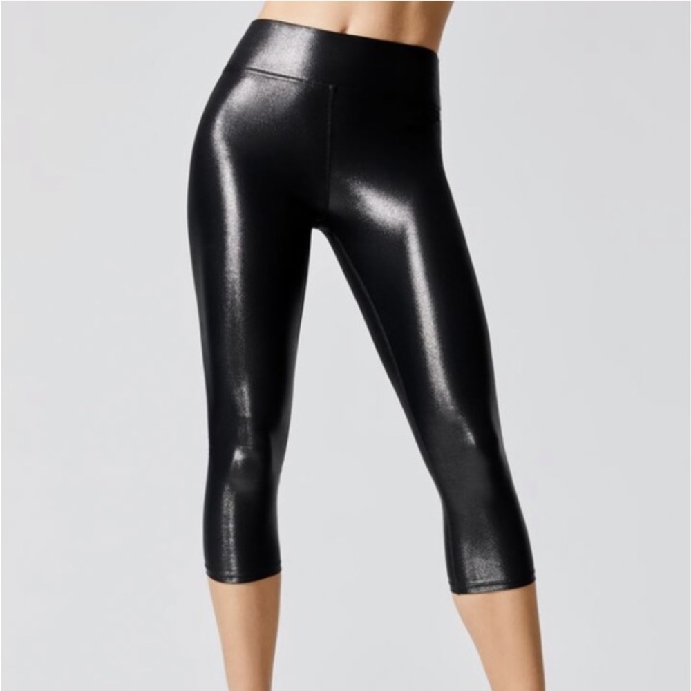 Carbon38 Takara Shine Cropped Capi Black - Size S